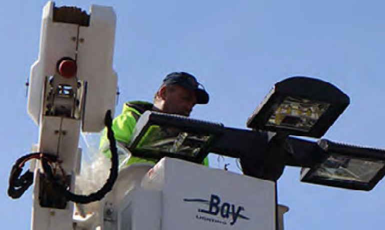 Bay Lighting Worker Image at EconoParka